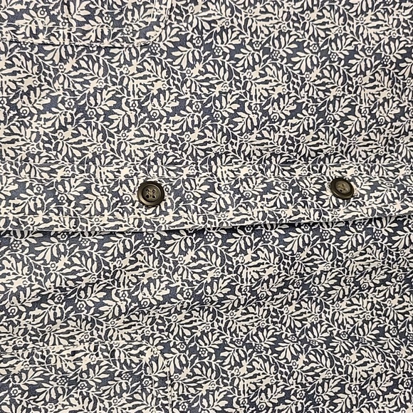 Men's XL button-down shirt size XL. - Picture 3 of 5